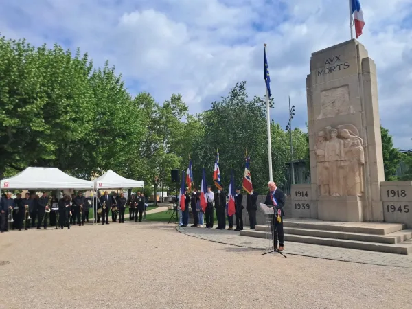 Christian Dulac a tenu un discours ce jeudi 8 mai 2025 à Rumilly pour rendre hommage aux victimes de la seconde Guerre Mondiale.