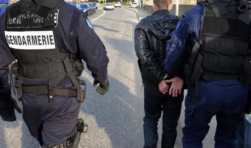 Un adolescent arrêté après une série de cambriolages nocturnes dans les commerces de Faverges et Doussard