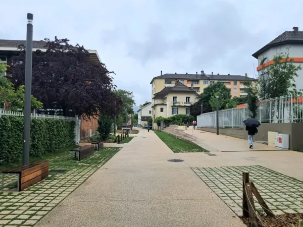 La rue des écoles va changer de nom.