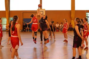 Les Cadettes, championnes interdépartementales, en cours de match