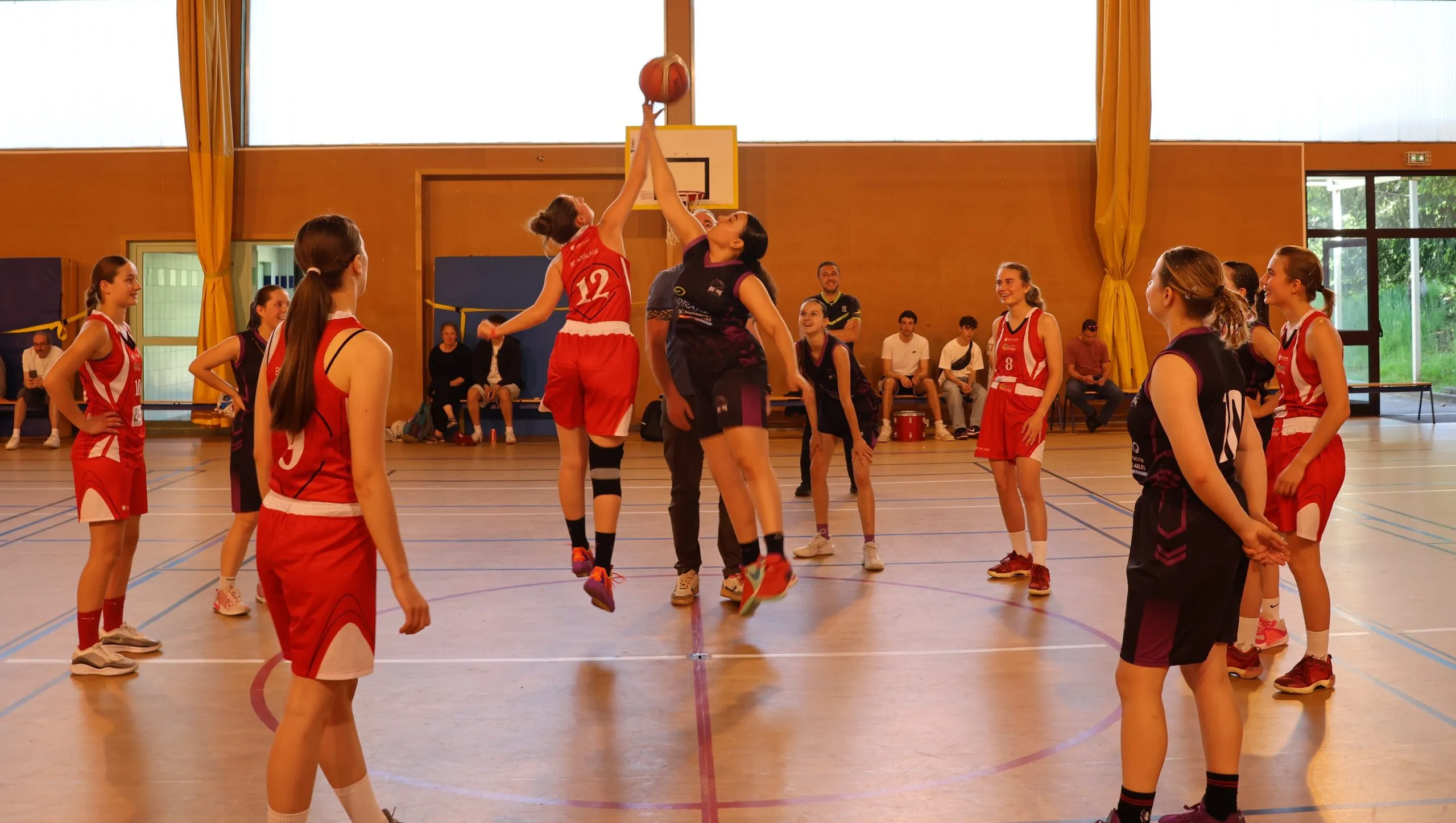 Les Cadettes, championnes interdépartementales, en cours de match