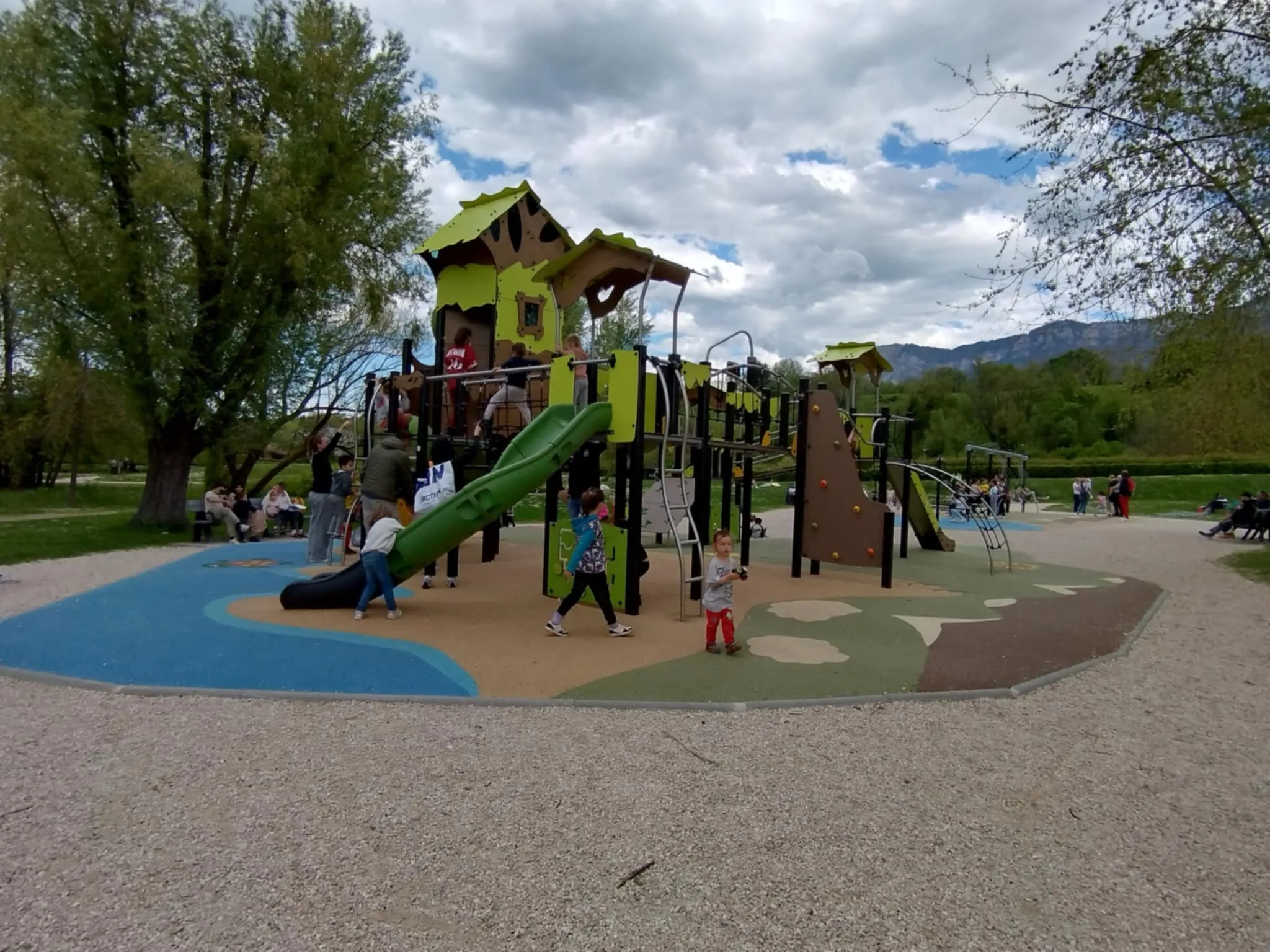 Les nouvelles structures ludiques du site des Mottets ont trouvé leur public !