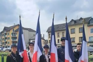 Les jeunes porte-drapeaux, symbole de transmission de la mémoire