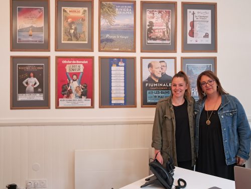 Faustine et Sana vous accueillent pour vos réservations dans ce nouveau local, allée du Grand Passage, tout près de l'office de tourisme.