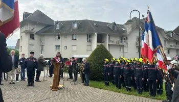 Lors de la lecture des discours.