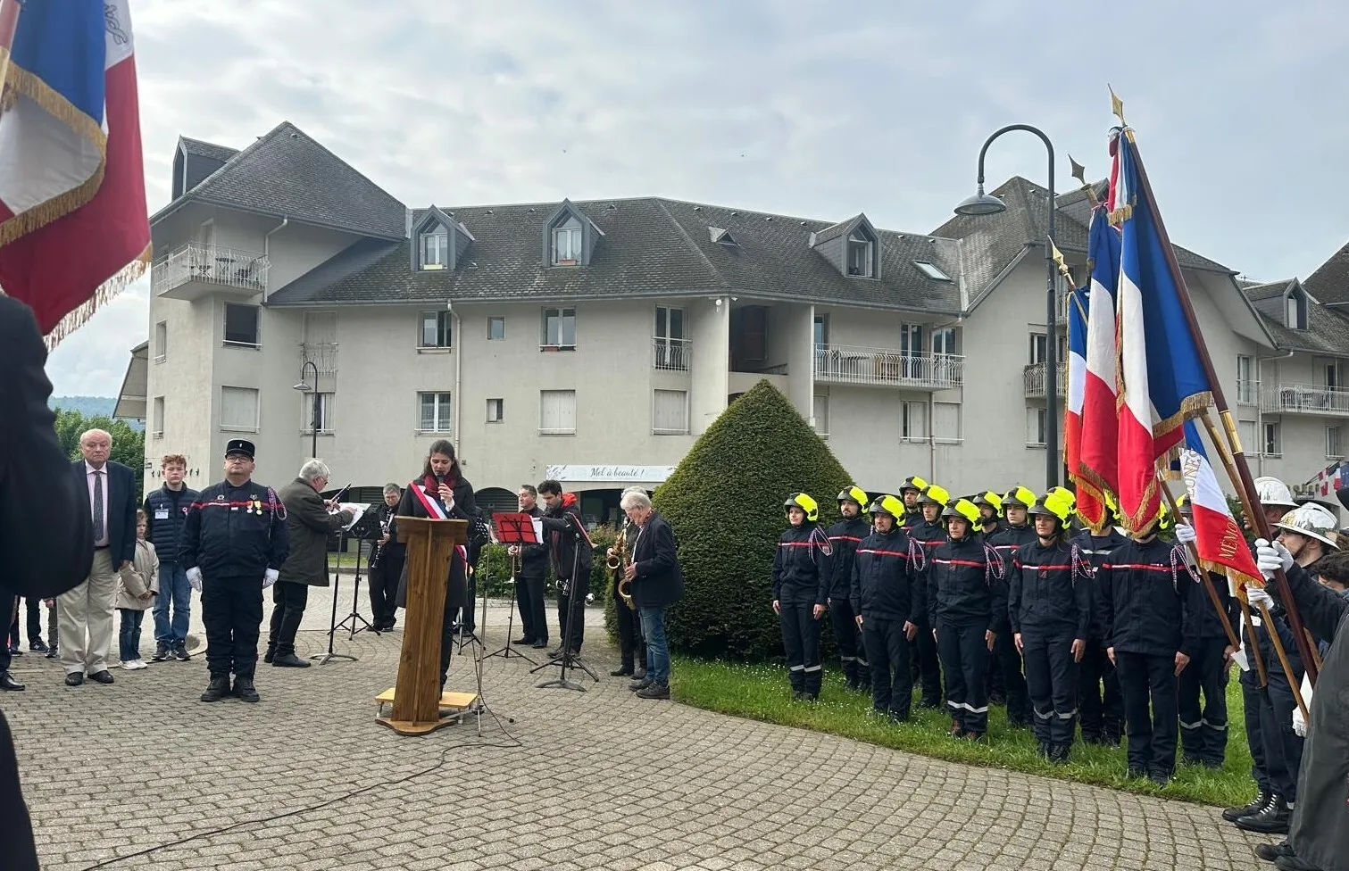 Lors de la lecture des discours.