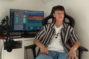 Dj Maé a déjà sorti plusieurs titres précédemment sur les plateformes musicales mais il s'agit de son premier en collaboration avec un autre artiste.