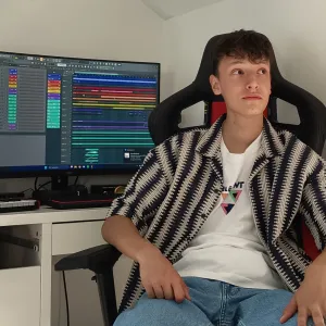 Dj Maé a déjà sorti plusieurs titres précédemment sur les plateformes musicales mais il s'agit de son premier en collaboration avec un autre artiste.