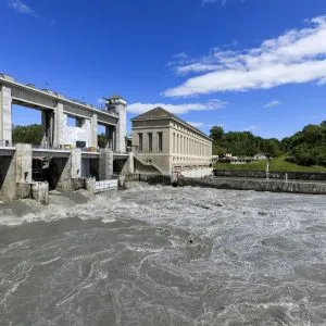 Ouverture du barrage pour évacuer les sédiments.