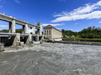 Ouverture du barrage pour évacuer les sédiments.