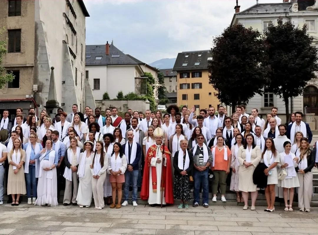 La confirmation de quatre-vingt-dix-neuf adultes