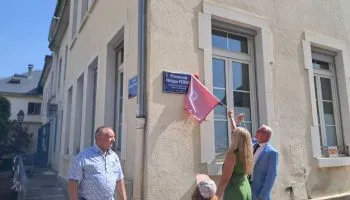 Rumilly : la rue des écoles renommée promenade Philippe Perron