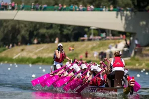 Le Dragon Boat est une discipline sportive qui met le collectif en lumière.