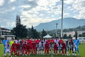 Les U14 d'Aix FC et de l'OL lors du tournoi organisé par le club aixois.