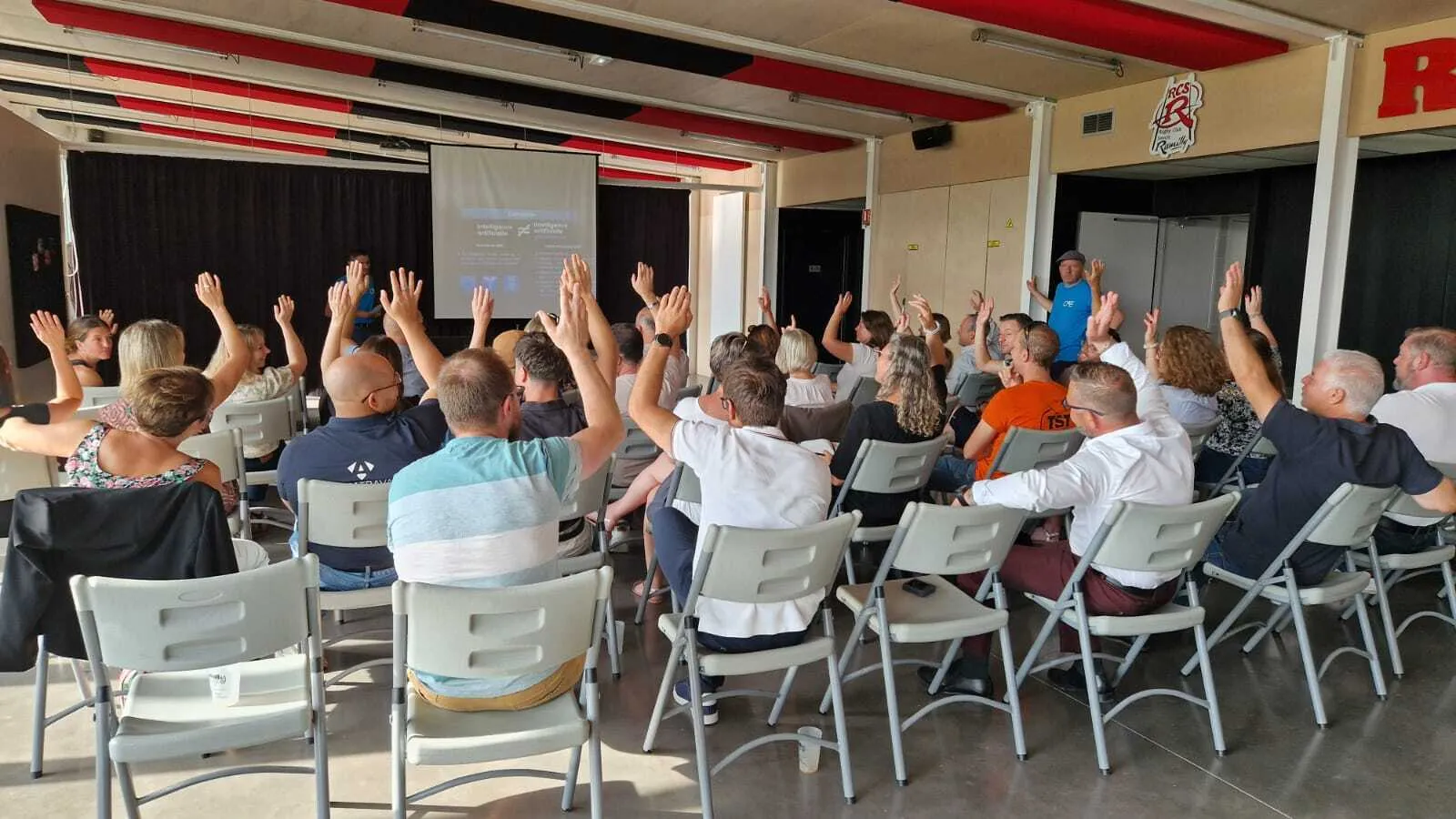 Les adhérents du CAE Business Club pendant l'intervention de Tom Bramati.