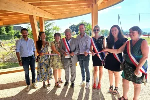Les élus ont coupé le ruban d'inauguration de la plaine ludique du village.