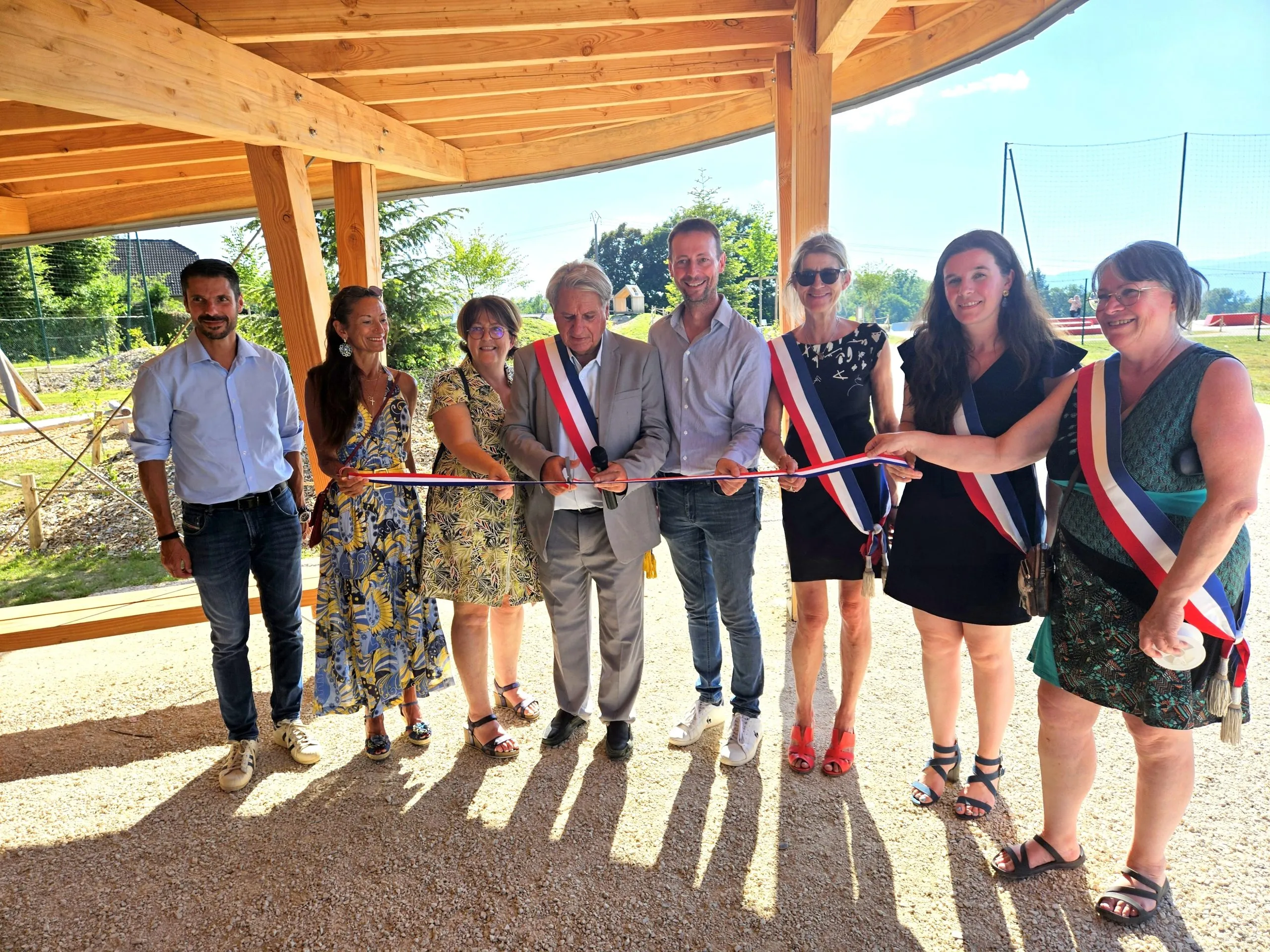 Les élus ont coupé le ruban d'inauguration de la plaine ludique du village.