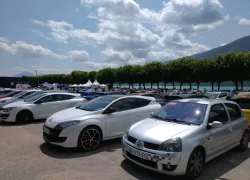 Près de 170 modèles de Renault étaient exposés à l'esplanade.