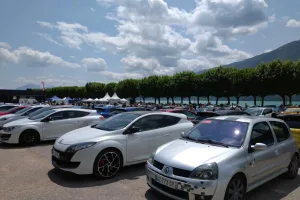 Près de 170 modèles de Renault étaient exposés à l'esplanade.