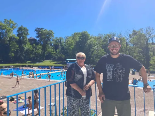 Christine Boichet-Passicos et Willy Buttin avant l'ouverture du snack de la piscine de Rumilly.