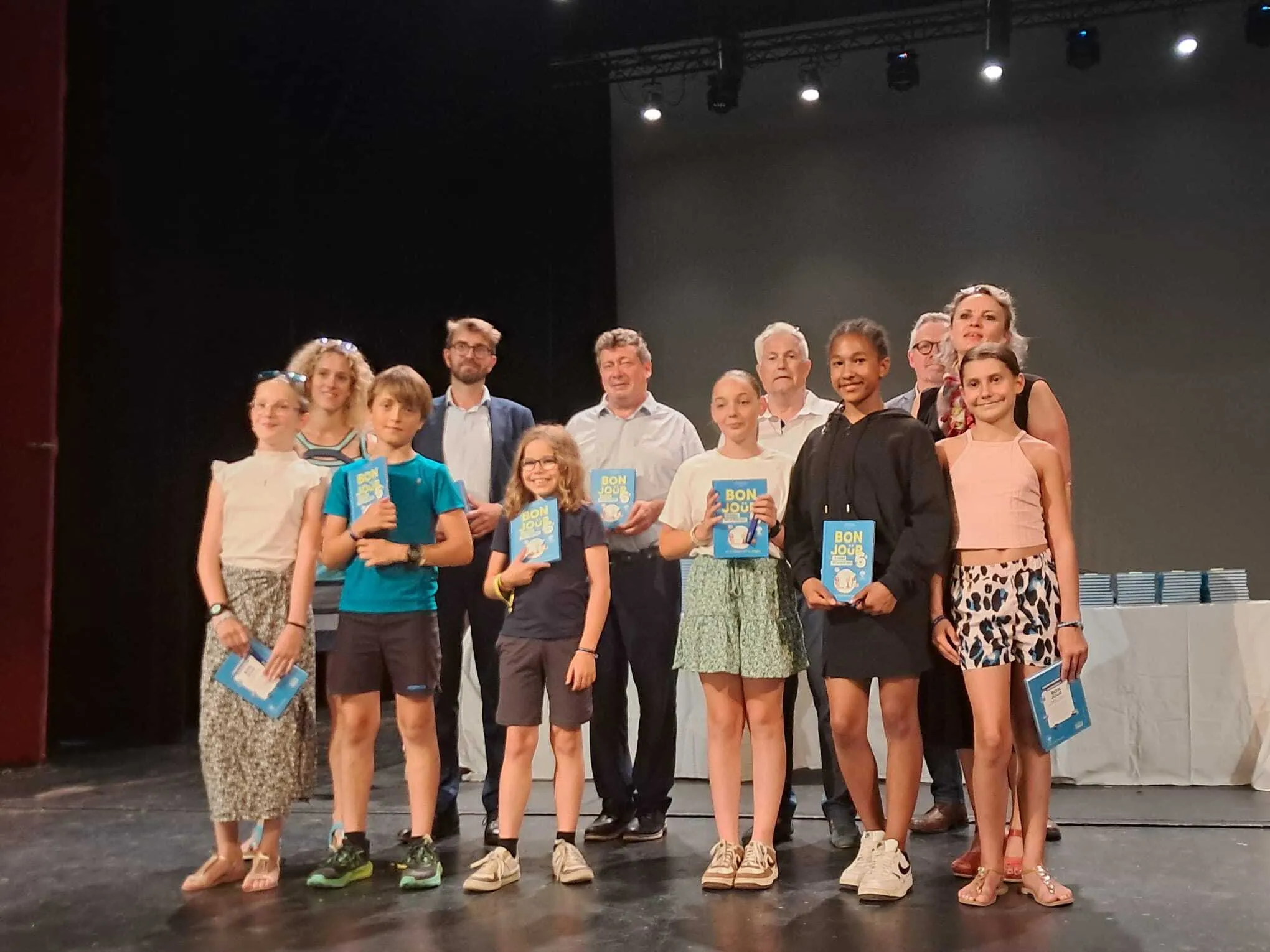 La distribution s'est déroulée école par école.