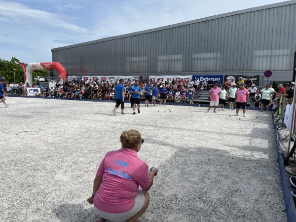 Les parties de pétanque se sont déroulées sous le soleil à Rumilly.