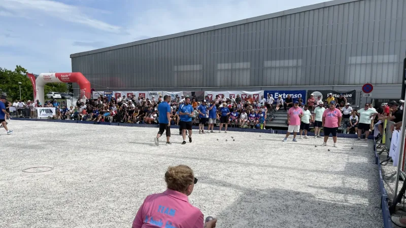 Les parties de pétanque se sont déroulées sous le soleil à Rumilly.