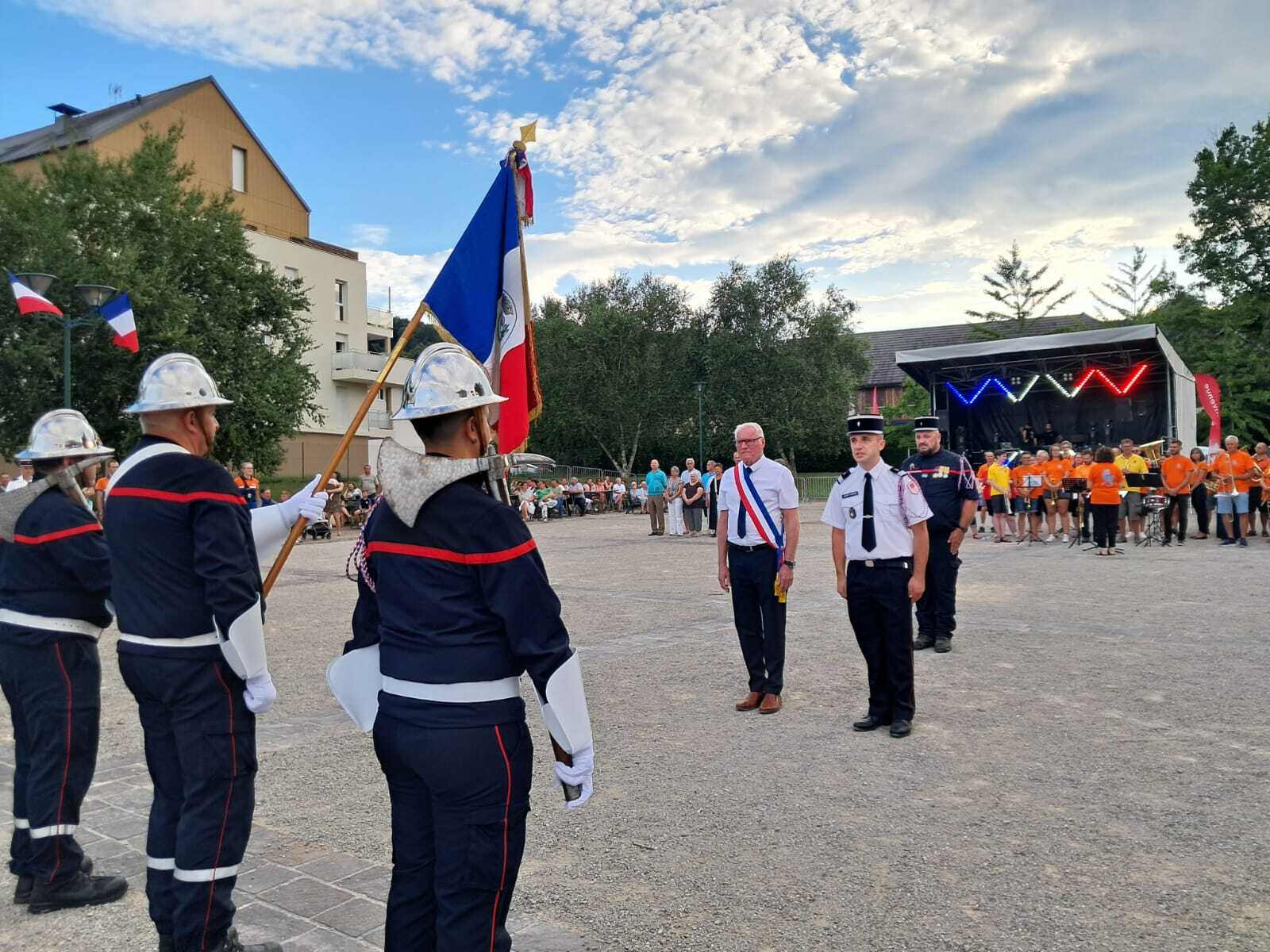 Le maire a félicité les sapeurs-pompiers pour leur engagement.  - Photo : Alexis Fernandez 