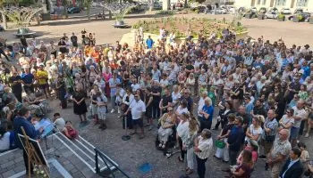 « Aix-les-Bains est en pleurs » : Vibrant hommage aux victimes du crash d’avion de tourisme