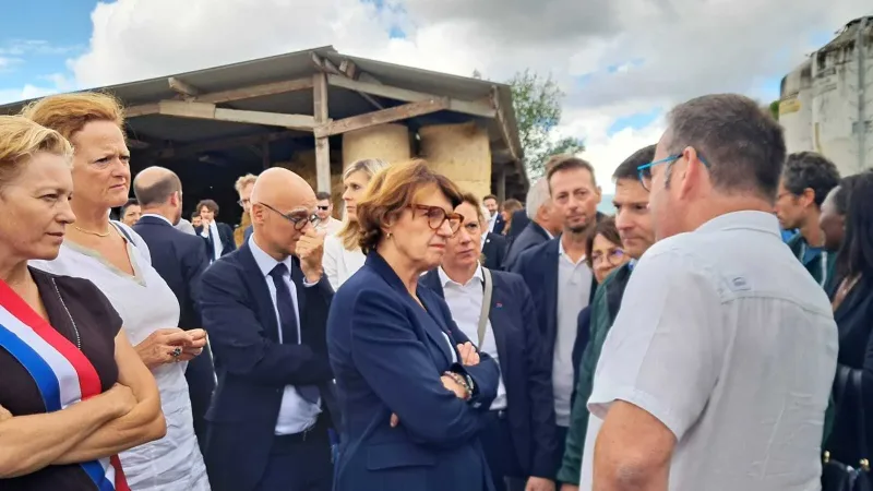 Annie Genevard en visite en Haute-Savoie sur une exploitation.