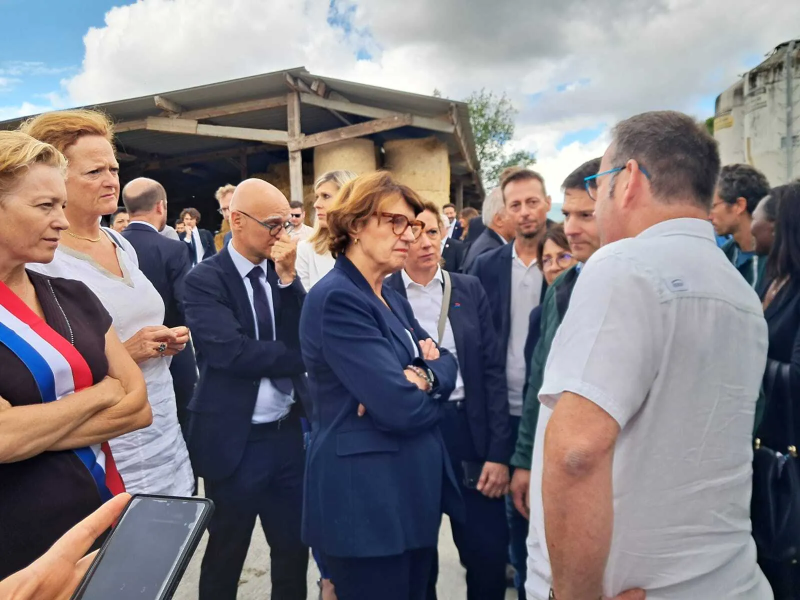Crise sanitaire bovins : la visite de la ministre de l'agriculture Annie Genevard ne fait pas l'unanimité