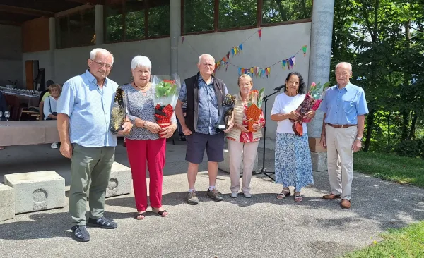 Ils ont fêté les anniversaires en dizaine, comme chaque année. (Oumbarka Leguesdron, Bernard Garcin et Joseph Burgat-Charvillon)