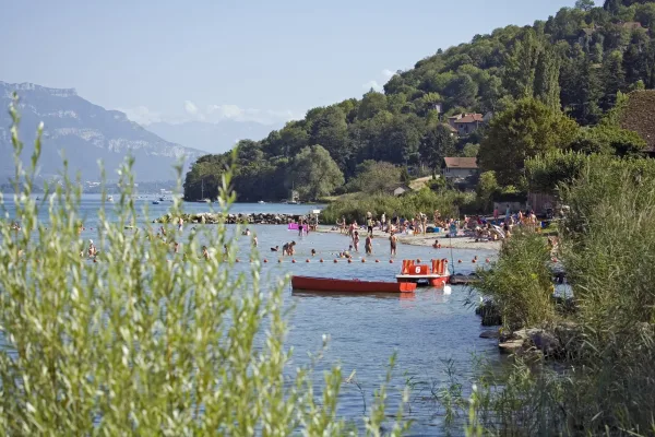 La plage de Conjux.