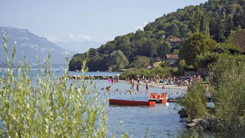 La plage de Conjux.