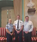 Le lieutenant David Chabord entouré de Marie Sachot et Renaud Beretti.