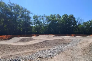 Le nouveau pumptrack devrait être terminé en décembre 2025.