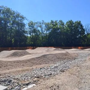 Le nouveau pumptrack devrait être terminé en décembre 2025.