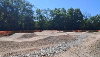 La construction du pumptrack a débuté avec un coût revu à la baisse