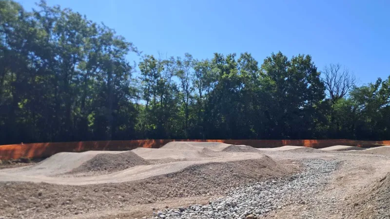Le nouveau pumptrack devrait être terminé en décembre 2025.