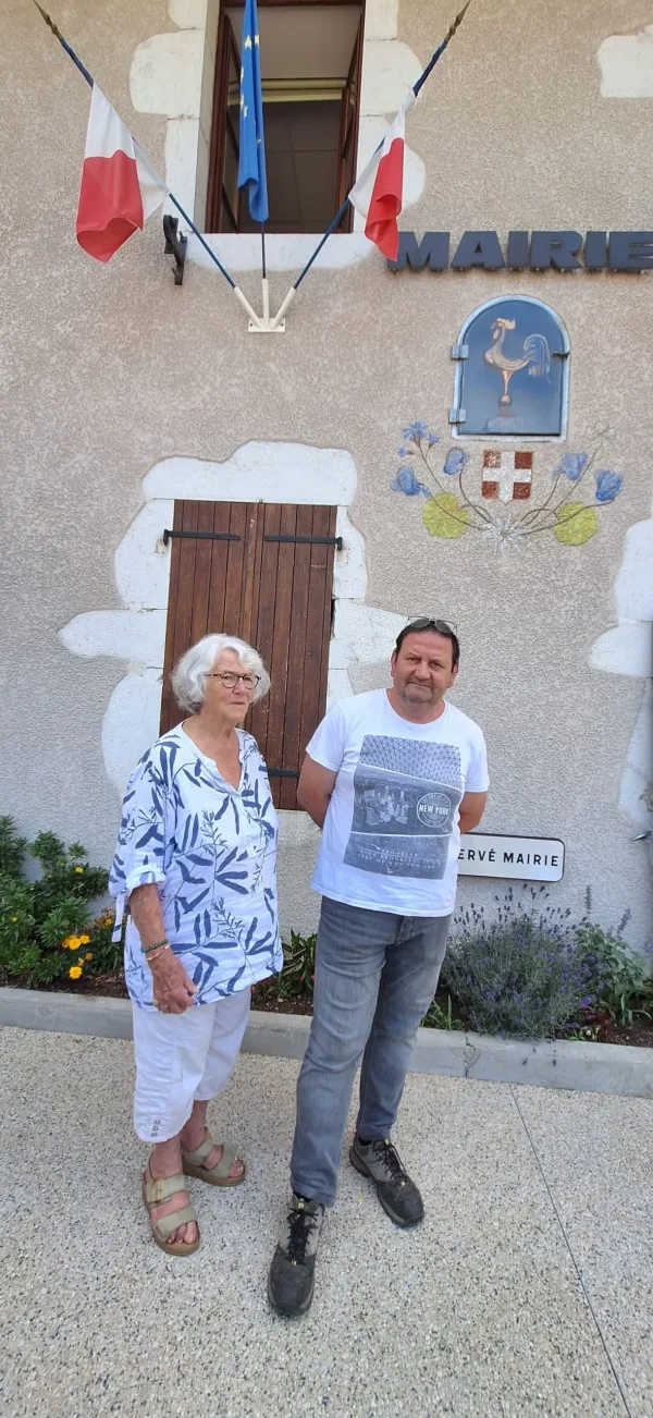 Mme Noëlle Delorme, ancien maire d'Allèves a cédé recemment sa place à Mr Max Dagand.