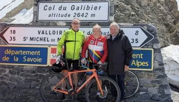 Après un accident de la route, il remonte en selle à l’envers
