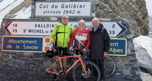 Robert Poggio après son ascension du Galibier en juin dernier. Malgré son grave accident et ses nombreuses fractures, il a réussi à reprendre le sport et le vélo.