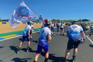 Les membres du Roller club Rumilly ont fièrement porter son étendard.