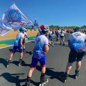 Les membres du Roller club Rumilly ont fièrement porter son étendard.