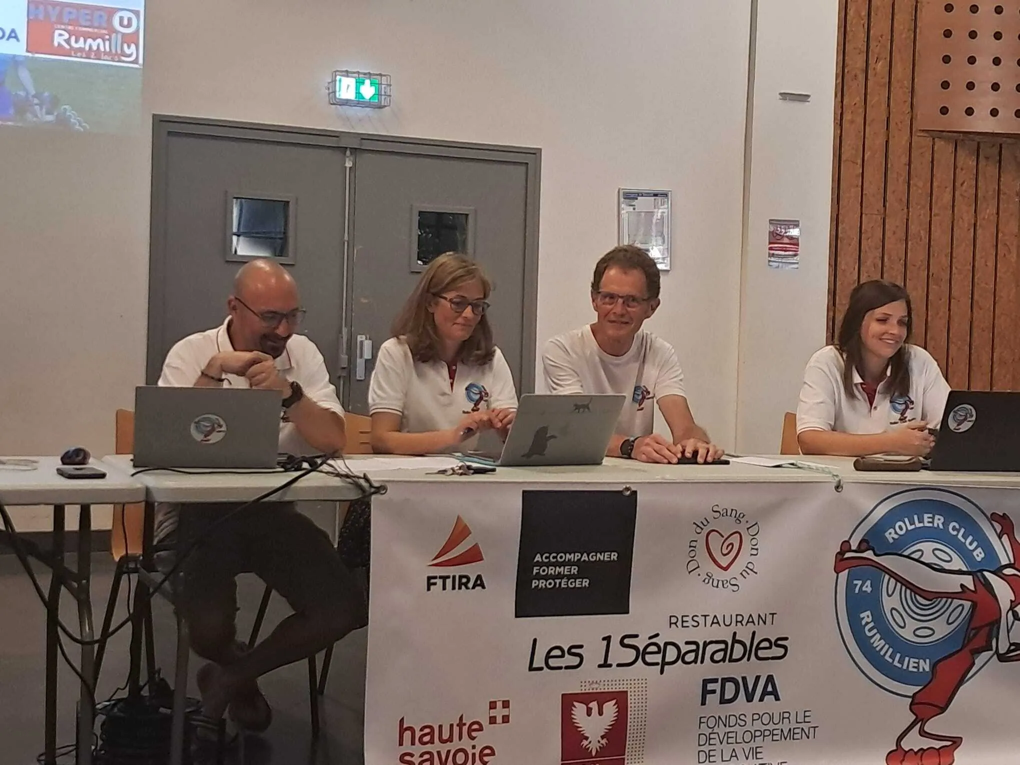 Fabrice Damour, le président, Christelle Favaron, la trésorière, Pierre Nazaire, le président d'honneur et Charlotte Barillot, la secrétaire du roller club rumillien.