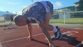 Adrien s'entraîne tous les jours durant 3 heures au stade Jacques Forestier.