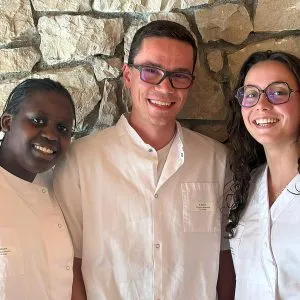 Madeleine, Romain et Amélia.