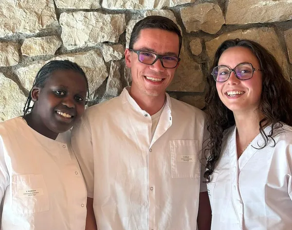 Madeleine, Romain et Amélia.