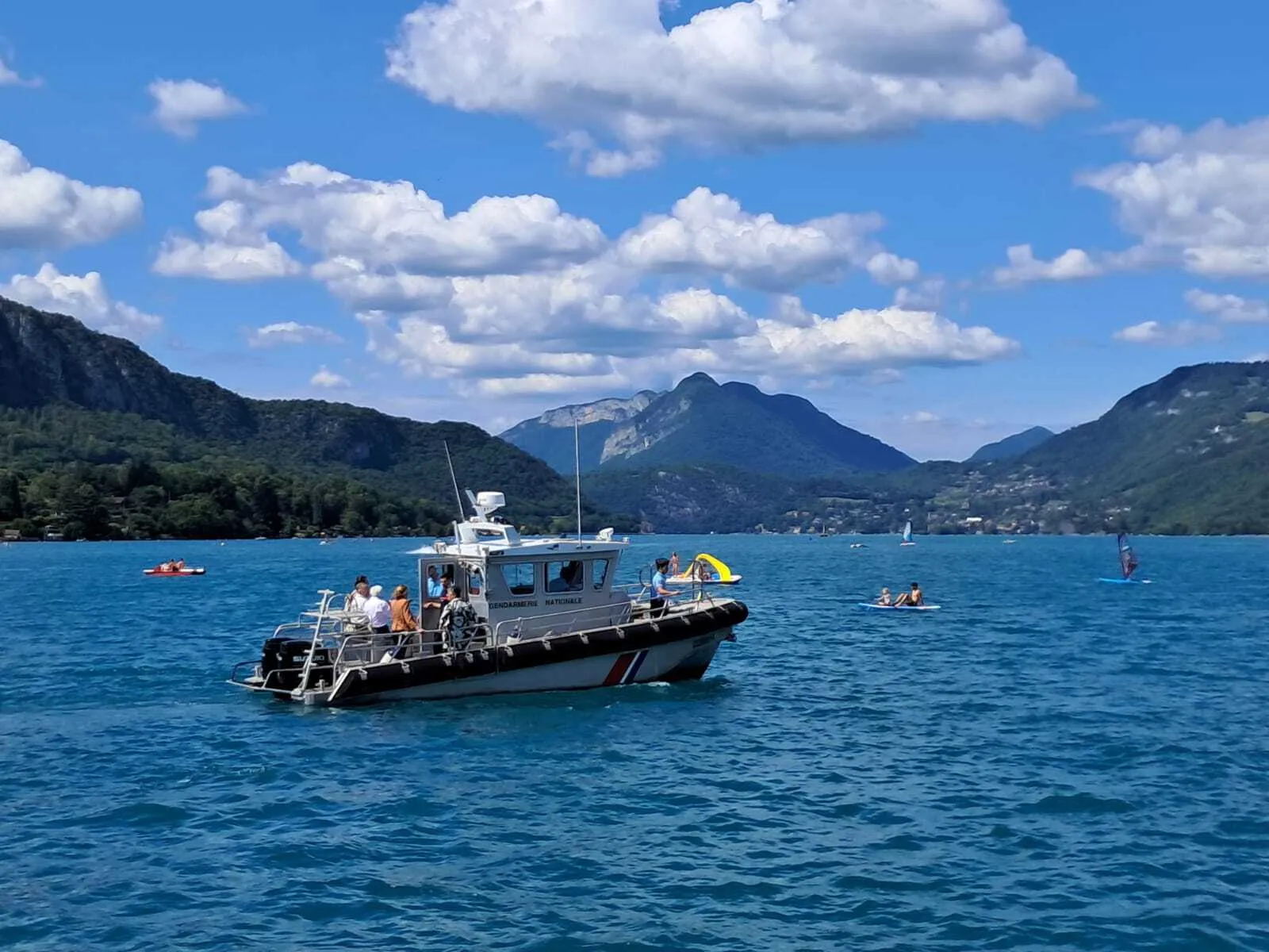 Le nouveau bateau de gendarmerie sur le lac d'Annecy.
