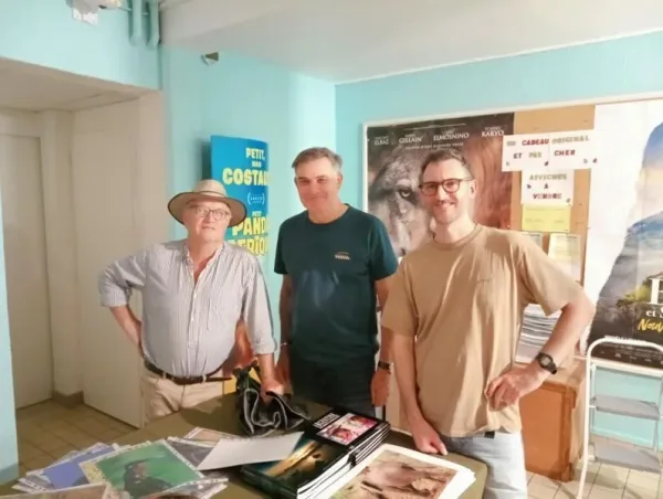 Le réalisateur, le pilote de drone et le monteur.
